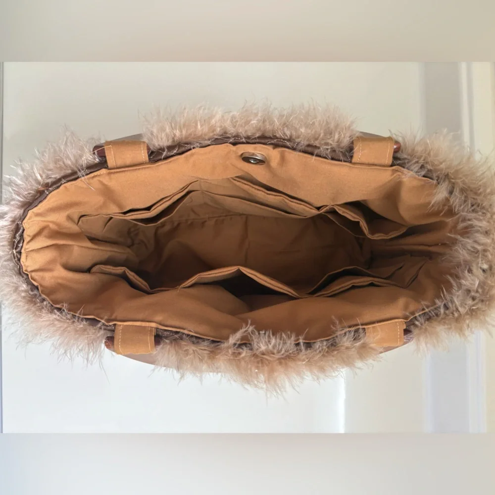 Vintage Elegant Brown Floral Handbag wooden handle feathered all around top part